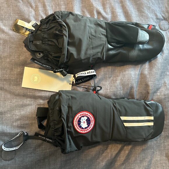 Canada Goose Snow Mantra Mitt - Picture 2 of 2